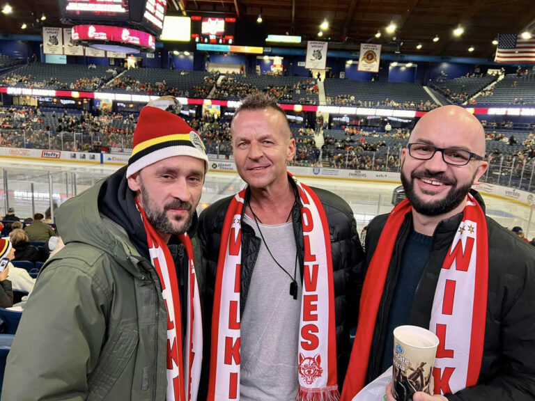 Akademia Języka Polskiego Dla Dzieci I Młodzieży Najlepsza Polska Szkola W Chicago i Okolicach Chicago Wolves - Polish Heritage Night20230428_07