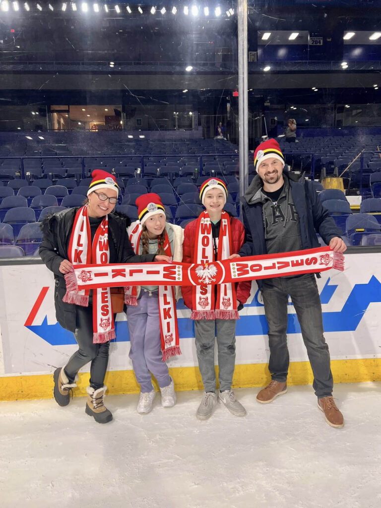 Akademia Języka Polskiego Dla Dzieci I Młodzieży Najlepsza Polska Szkola W Chicago i Okolicach Chicago Wolves - Polish Heritage Night20230428_82