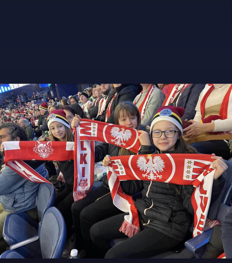 Akademia Języka Polskiego Dla Dzieci I Młodzieży Najlepsza Polska Szkola W Chicago i Okolicach Chicago Wolves - Polish Heritage Night20230428_96